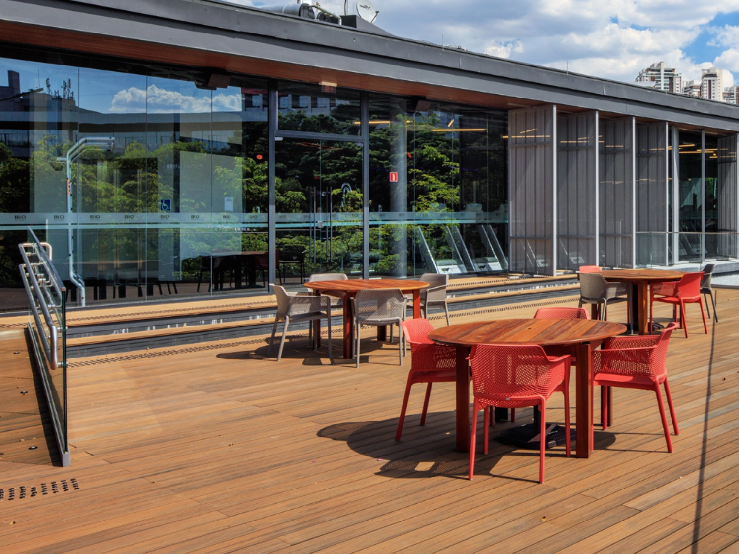 Outdoor decorations with arkodeck E opacity