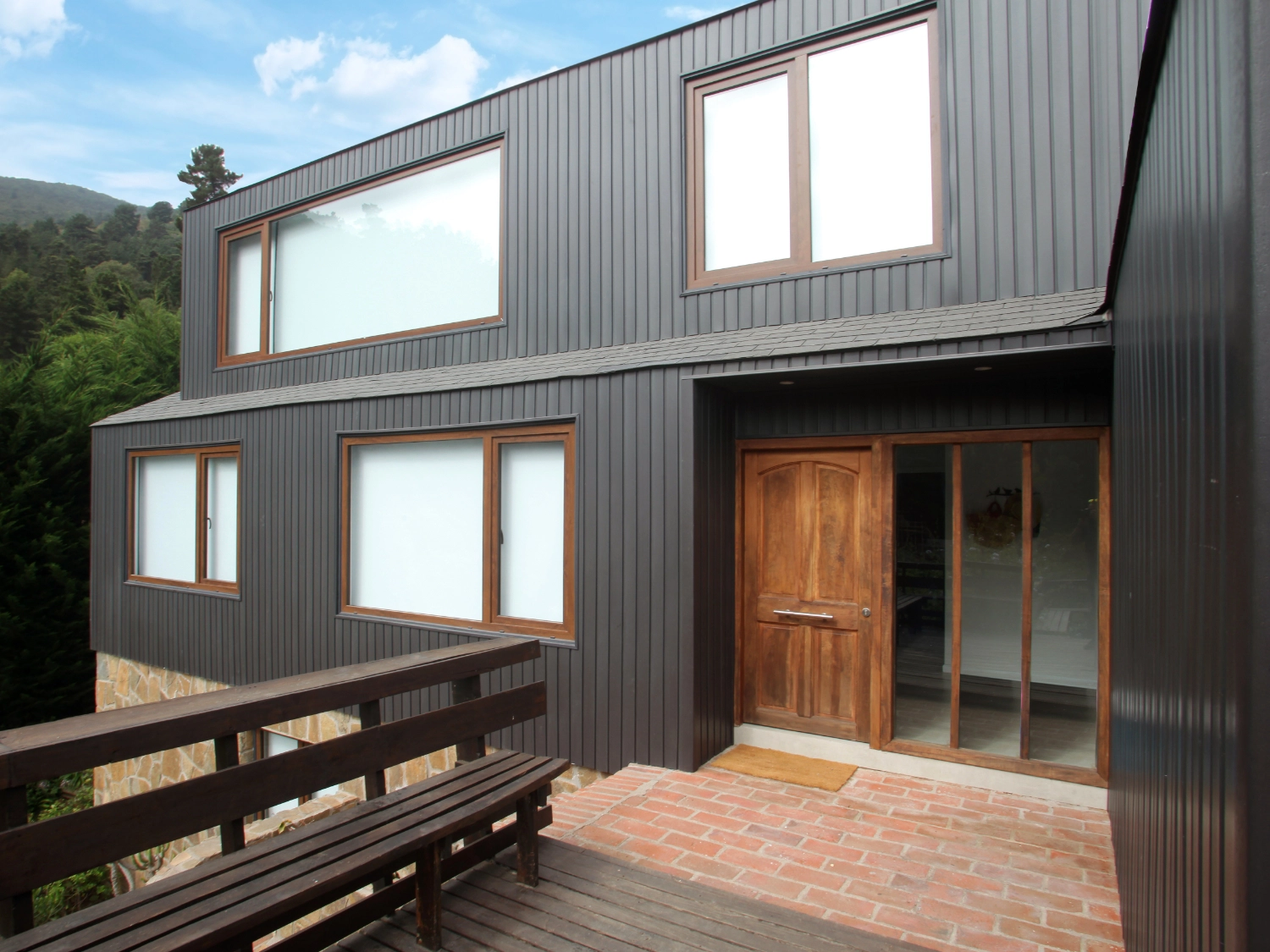 Building made with arkosiding h