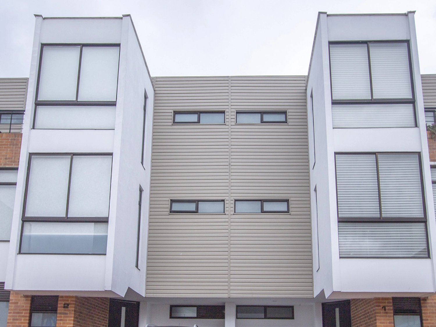 Building made with arkosiding h