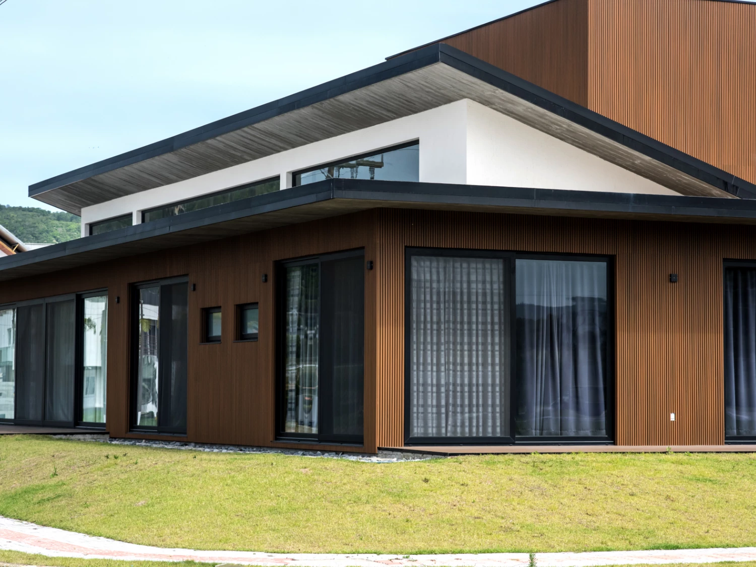 Modern house by arkowood EPL located in the Garopaba Project