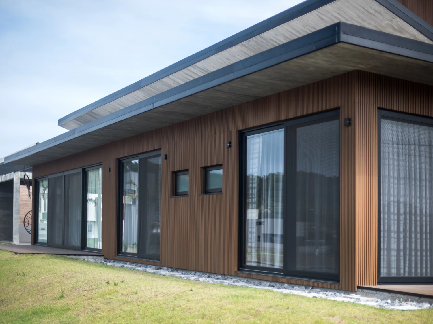 Modern house by arkowood EPL located in the Garopaba Project